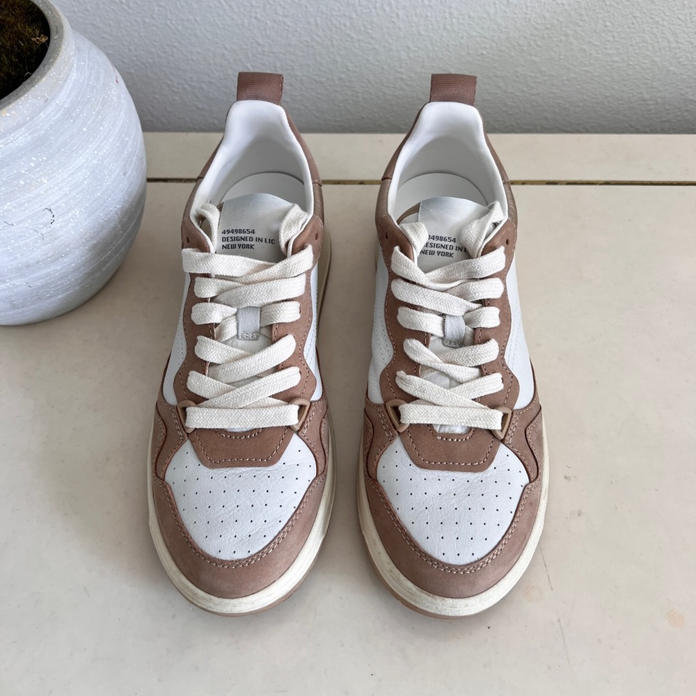 ‼️SOLD‼️ Steve Madden Sneaker